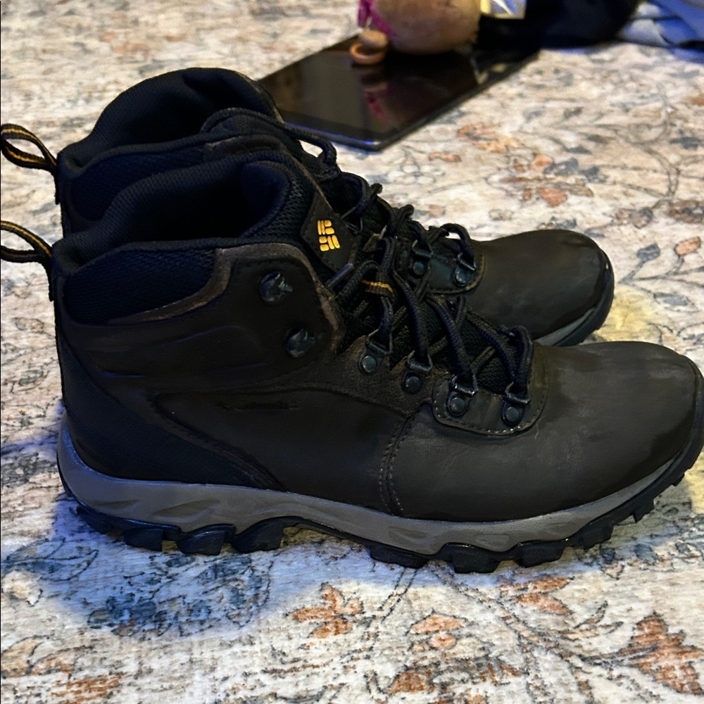 Columbia Men's Dark Brown Outdoor Boots